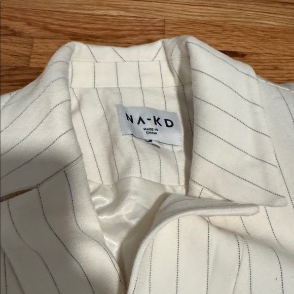 Elegant Cream Women's Suit Set - Picture 4 of 7